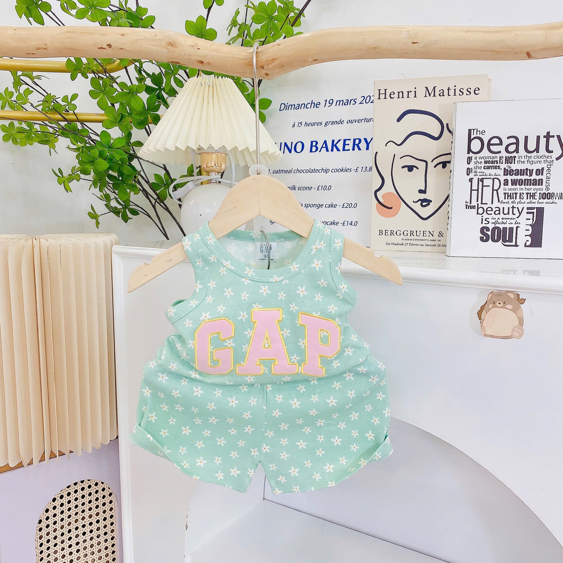 Sleeveless Gap Embroidery Playset