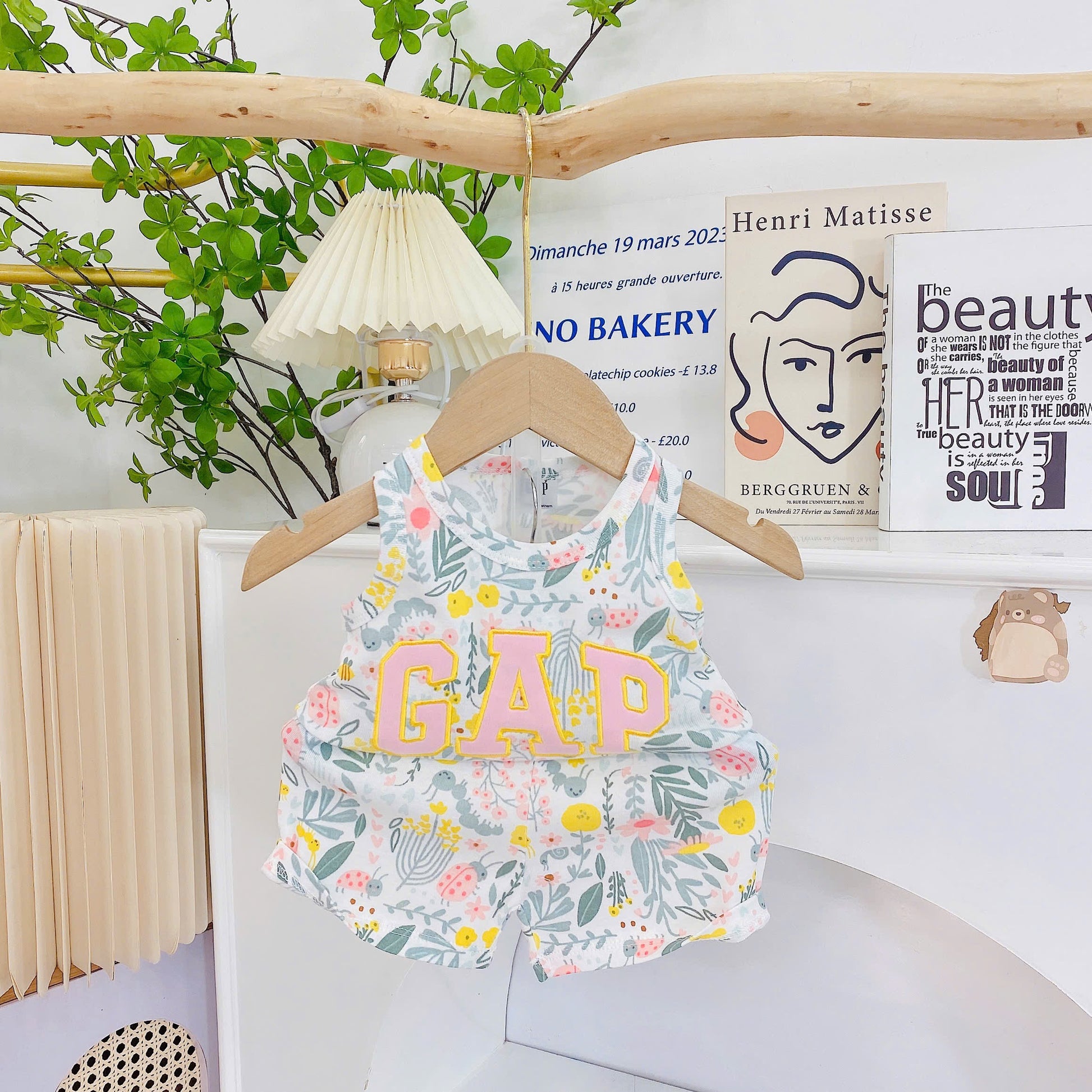 Sleeveless Gap Embroidery Playset