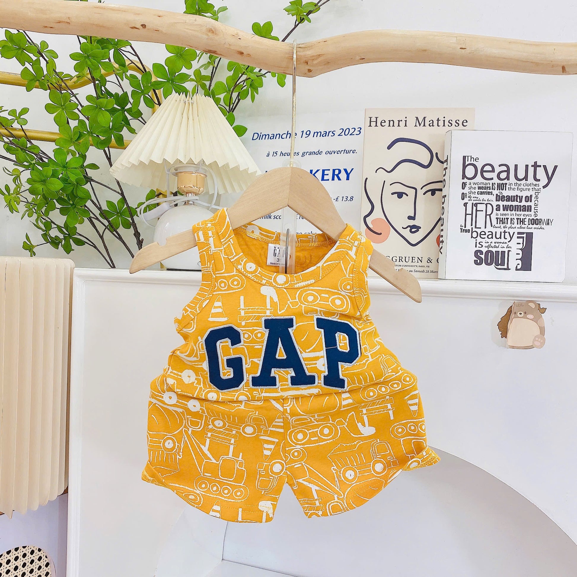 Sleeveless Gap Embroidery Playset