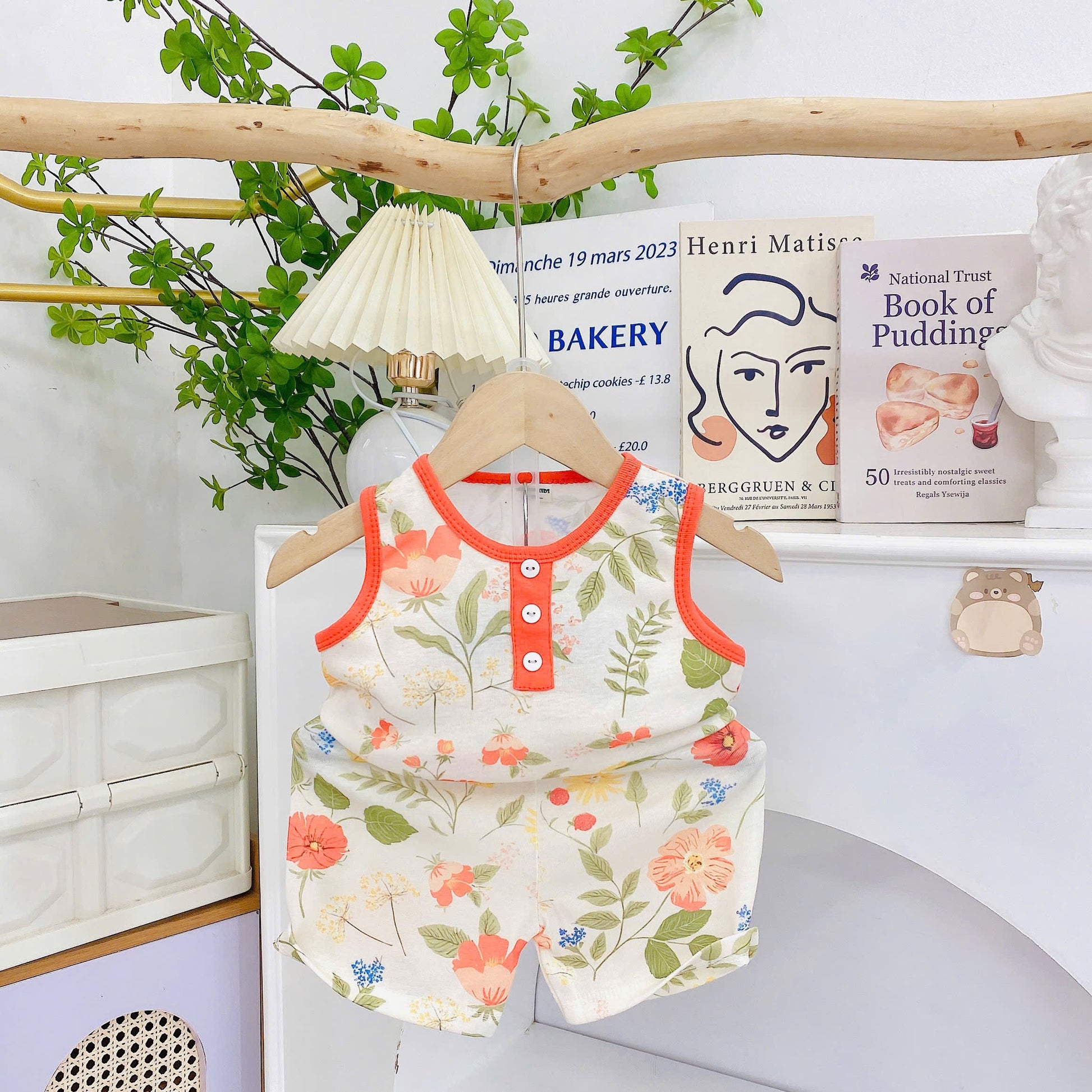 Yuzzin Sleeveless Playset with Button Detailed