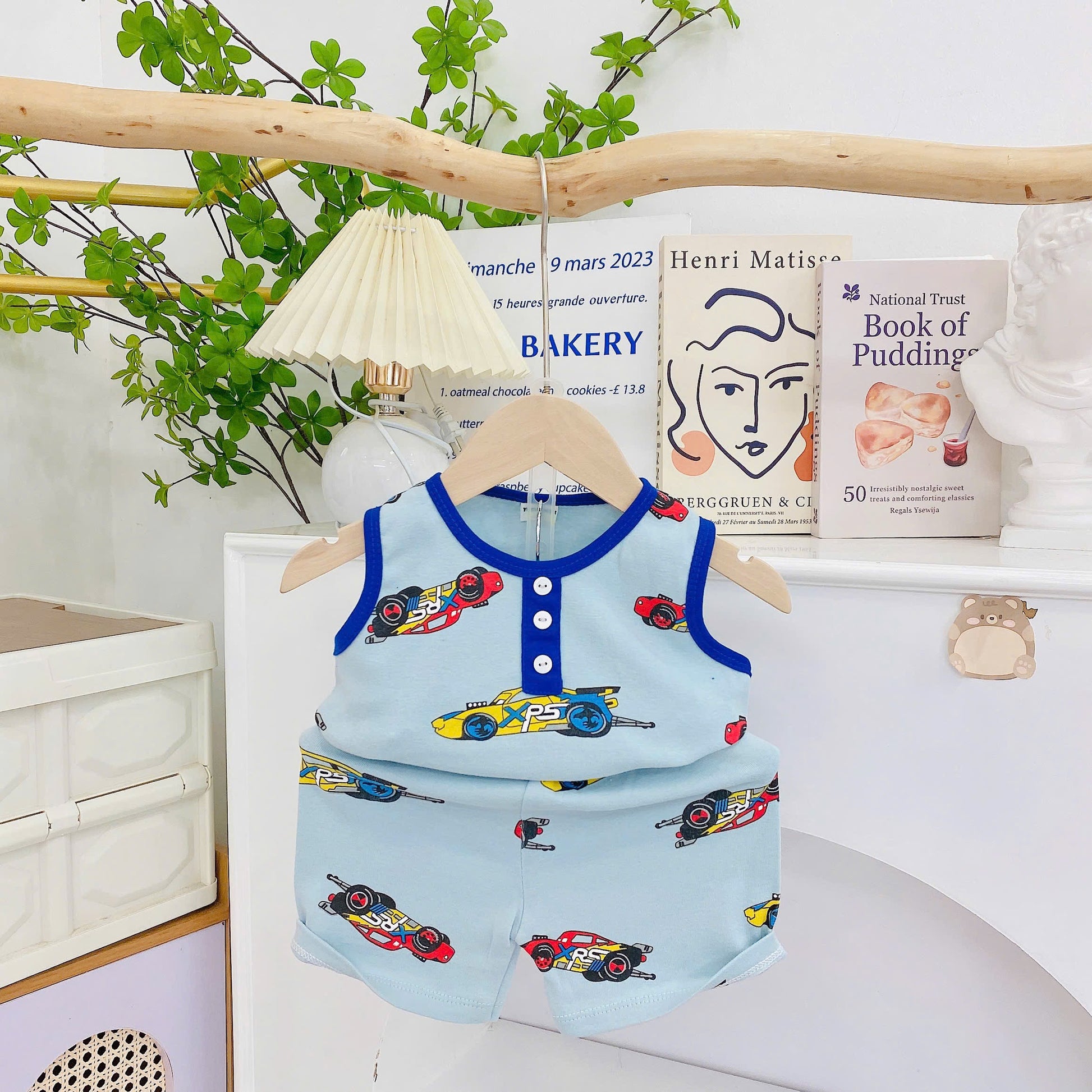 Yuzzin Sleeveless Playset with Button Detailed