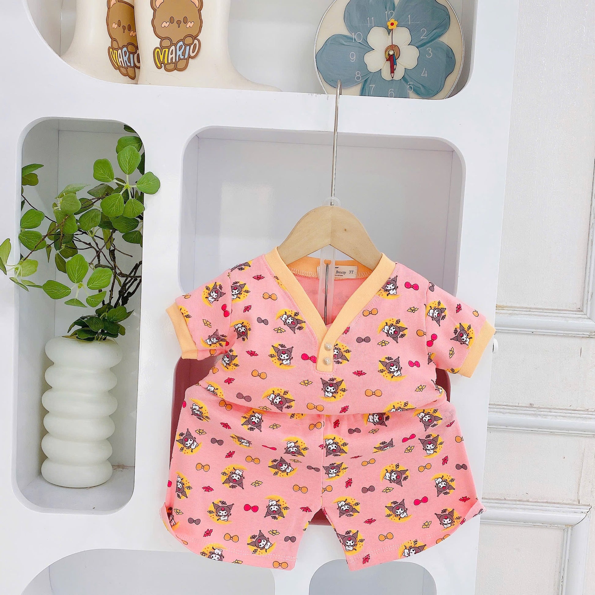 QT Breezy Playset With Button Details