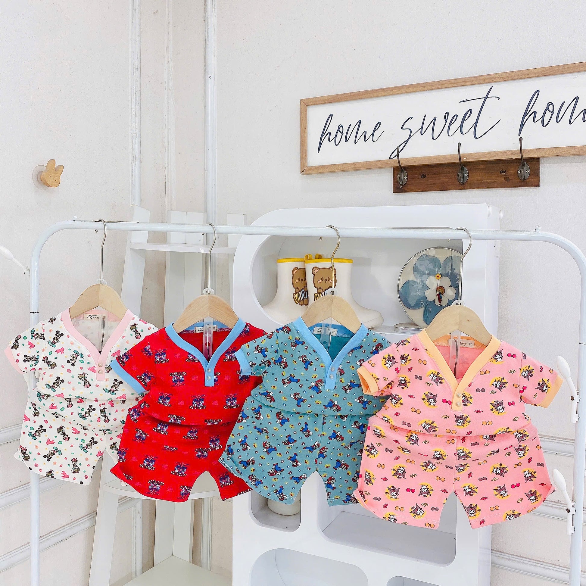 QT Breezy Playset With Button Details