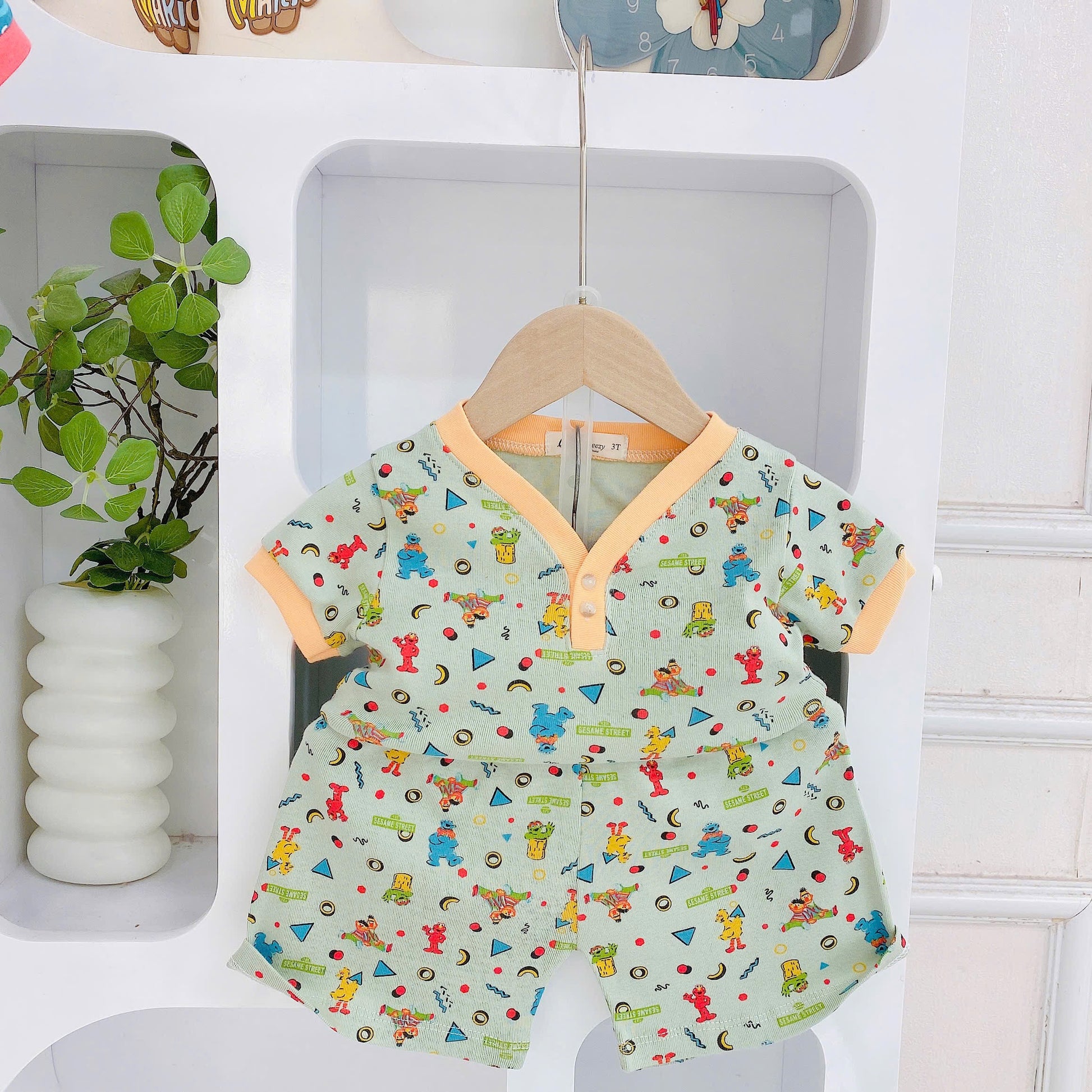 QT Breezy Playset With Button Details