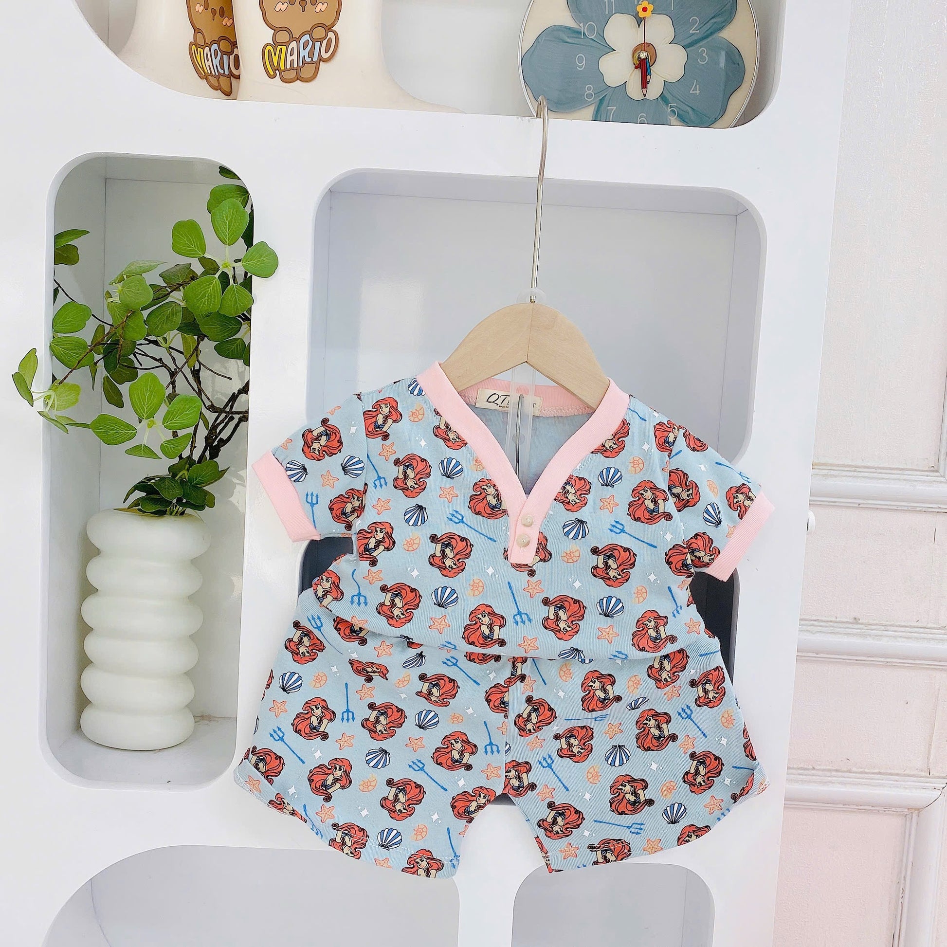 QT Breezy Playset With Button Details