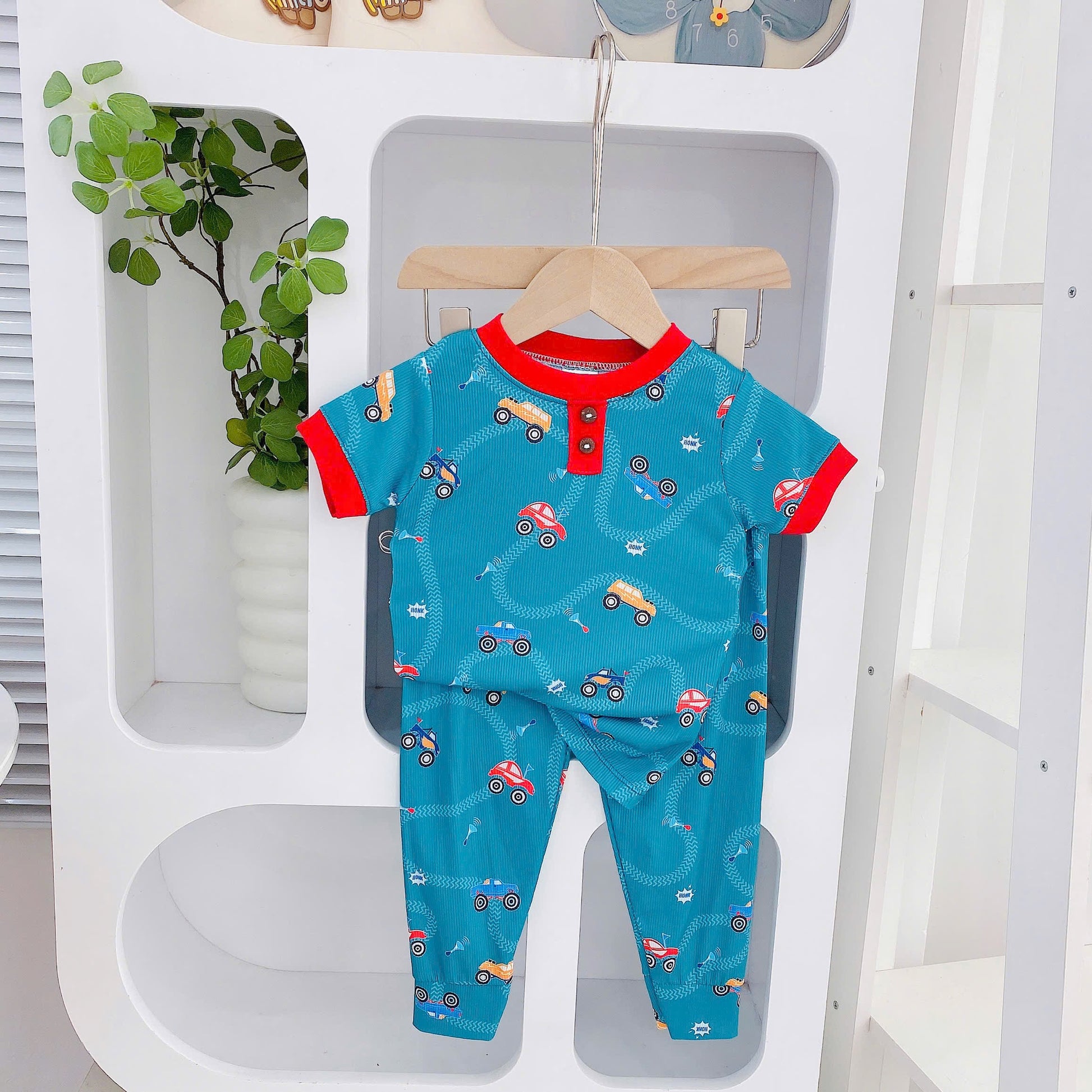 Yuzzin Pyjamas with Button detailed